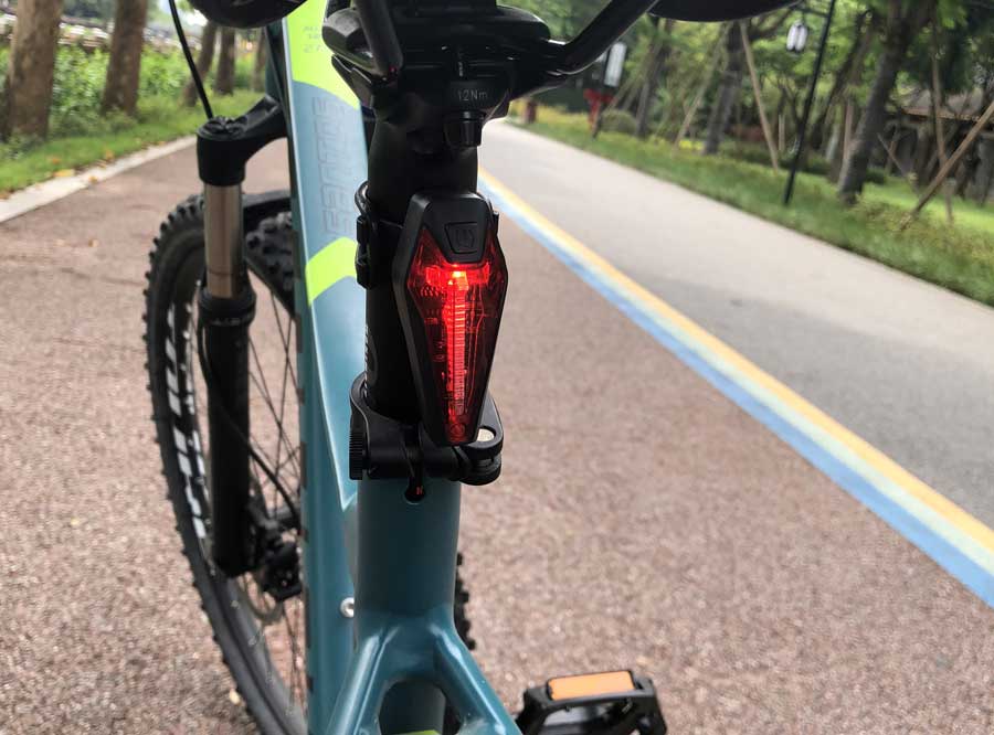 LR-01赛特莱特可充电自行车尾灯